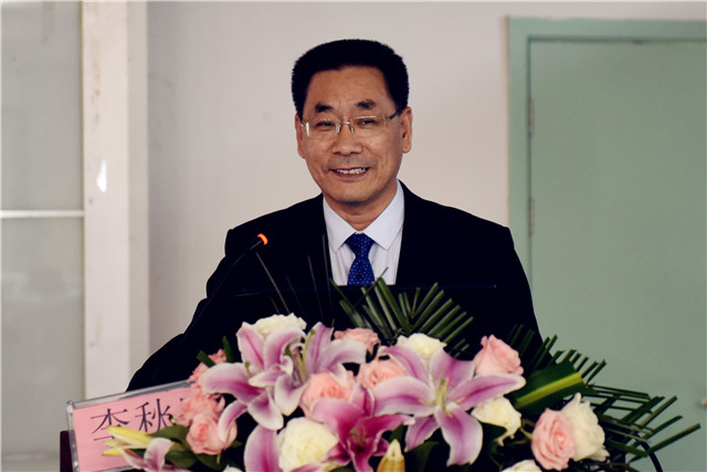 李秋明教授作《视网膜脱离的个性化治疗》讲座.